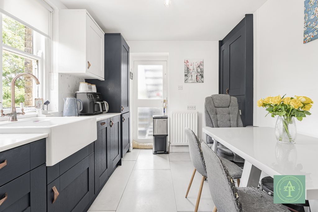 Property photo 1 of 11 One Bedroom Conversion Flat For Sale