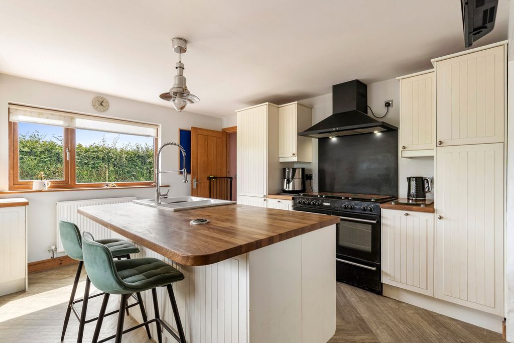 Property photo 3 of 35