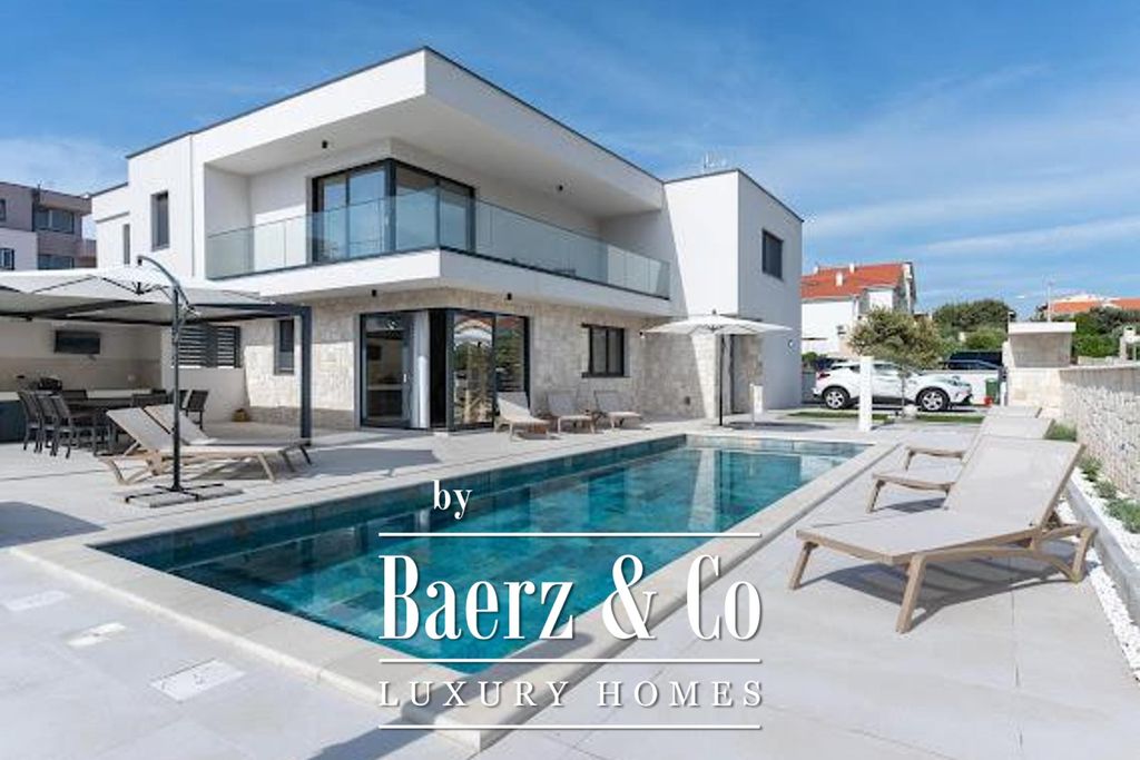 Property photo 1 of 35