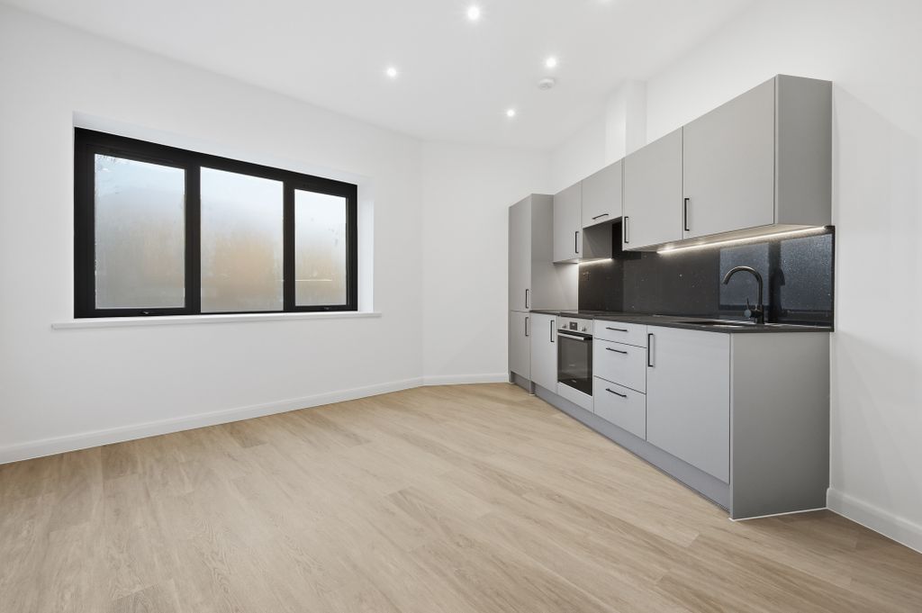 Property photo 2 of 6 Kitchen