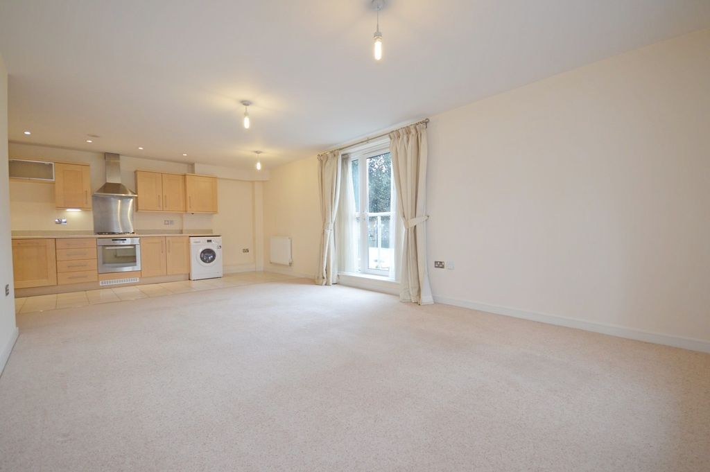 Property photo 3 of 11 (Main)