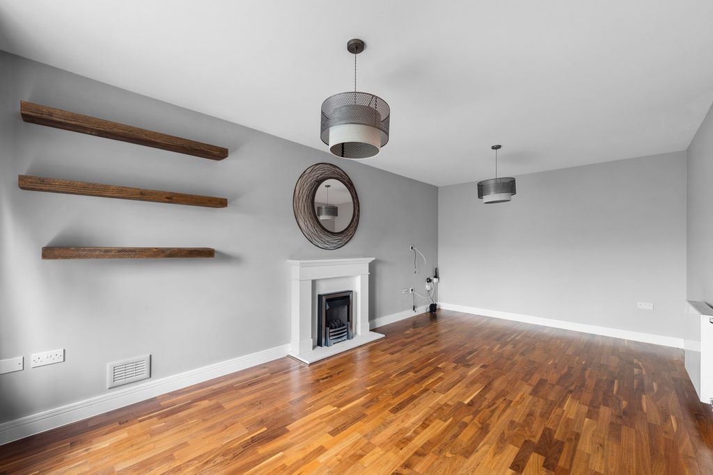 Property photo 3 of 25