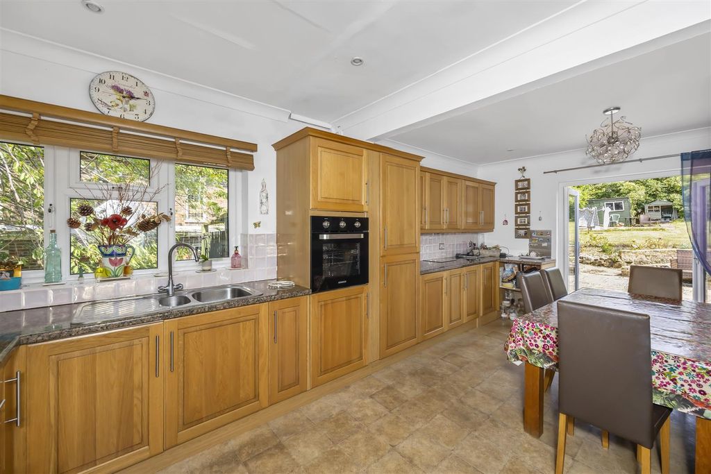 Property photo 3 of 20 Kitchen/Dining Room