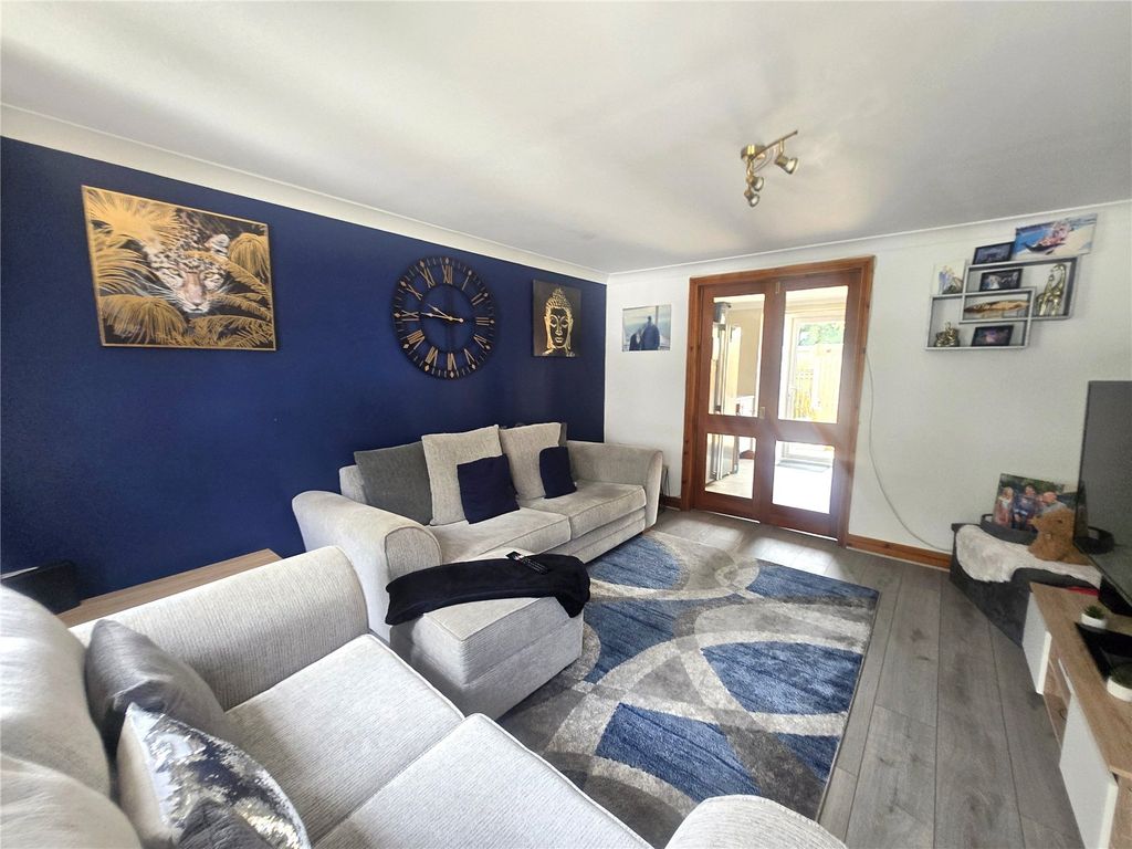 Property photo 2 of 17 Picture No. 12