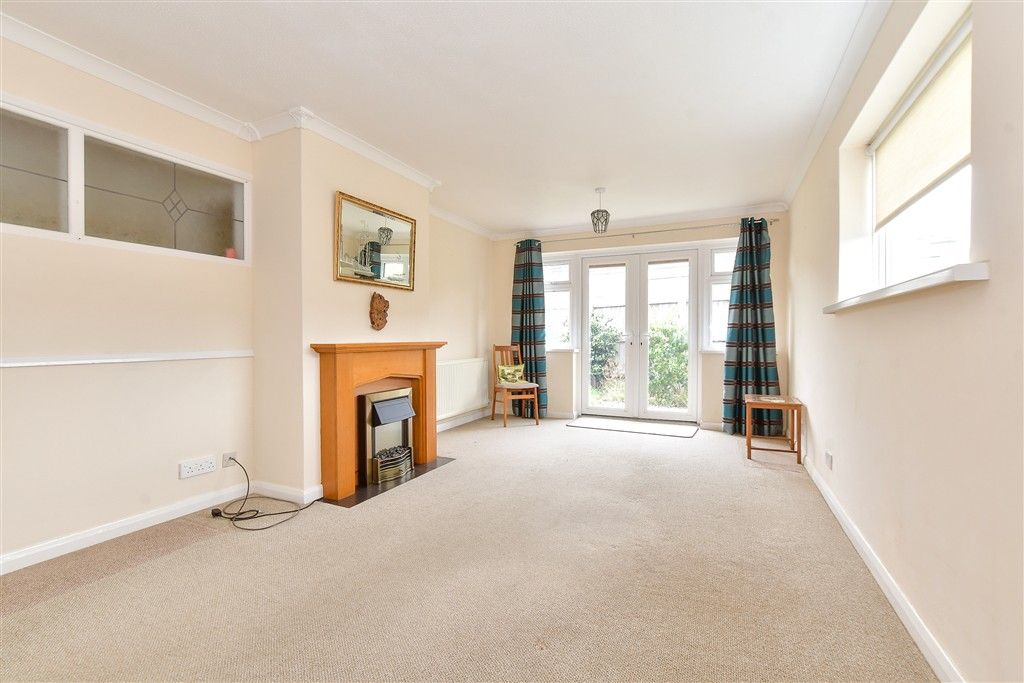 Property photo 3 of 14 Lounge