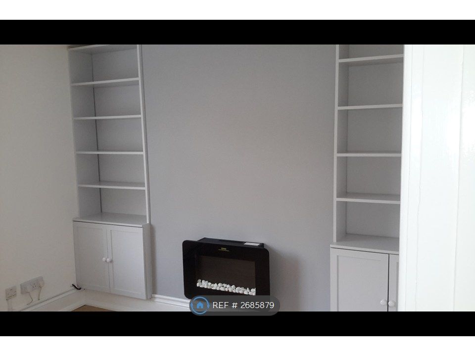 Property photo 1 of 10 Lounge