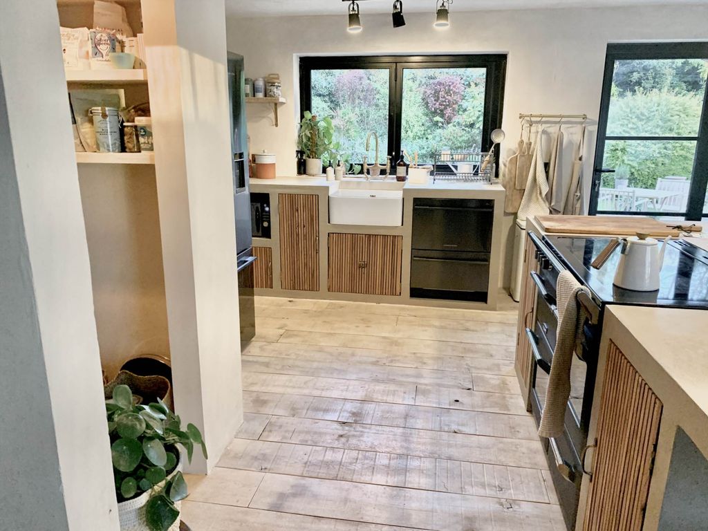 Property photo 3 of 23