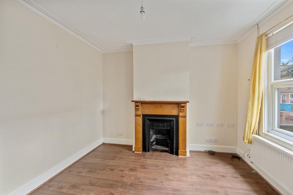 Property photo 2 of 14 Branfordrd-001.Jpg
