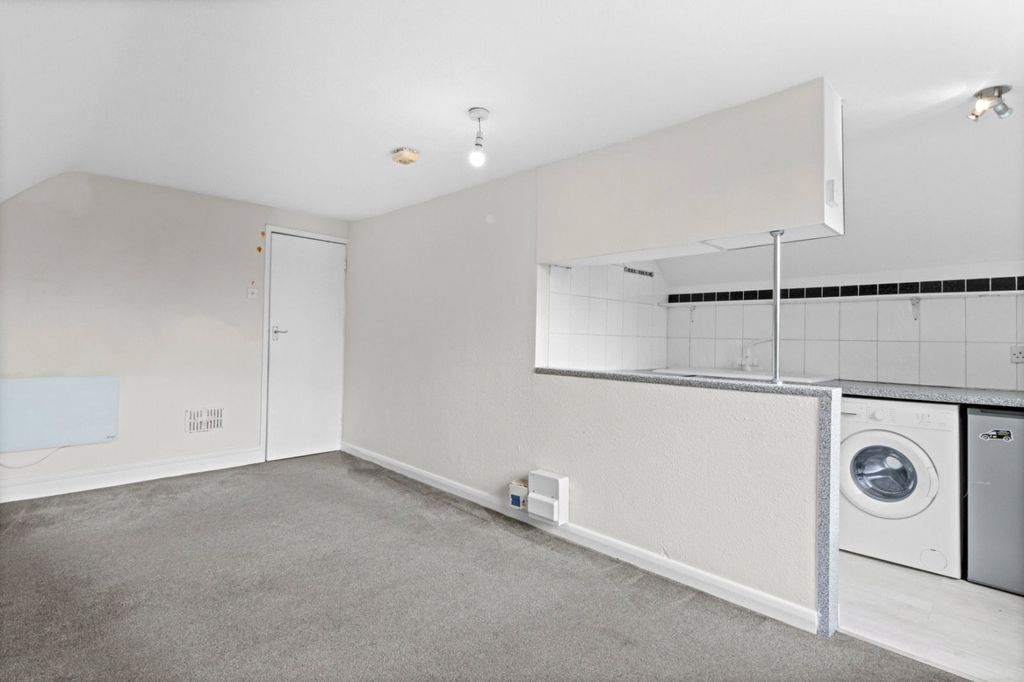 Property photo 2 of 12 Picture No. 03