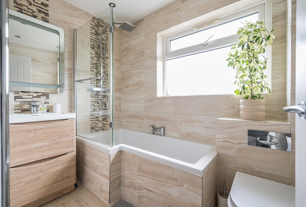 Property photo 3 of 20 Family Bathroom