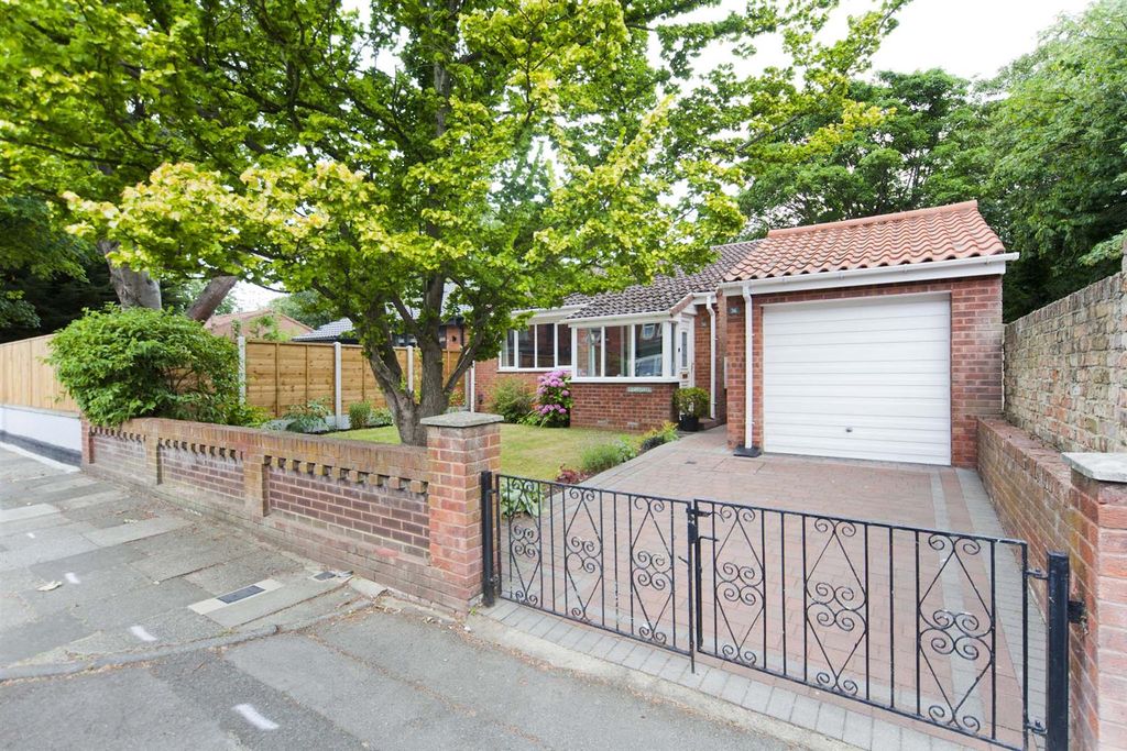 Property photo 2 of 26