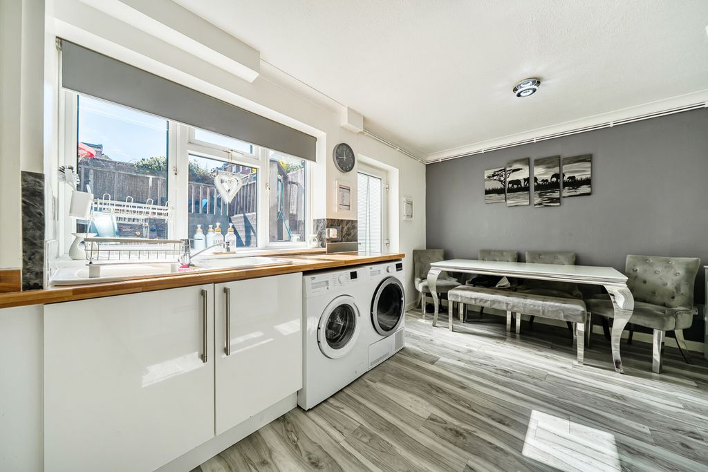 Property photo 3 of 18 1434769-12-69c526...