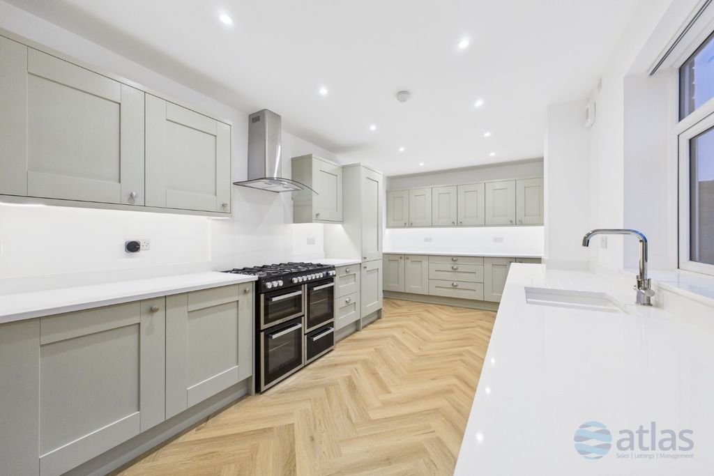 Property photo 2 of 18 Kitchen