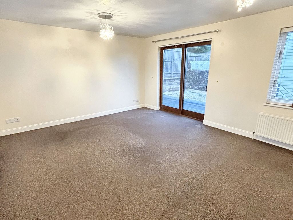 Property photo 2 of 19 Lounge