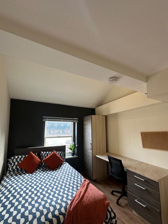 Property photo 2 of 25