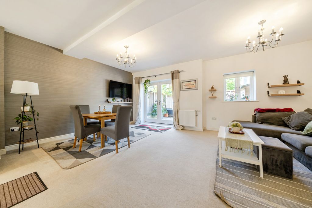 Property photo 2 of 21 1447716-17-69F4B2...