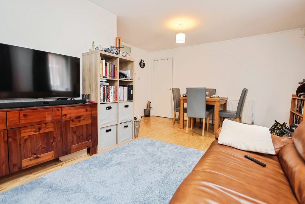 Property photo 3 of 11 Photo