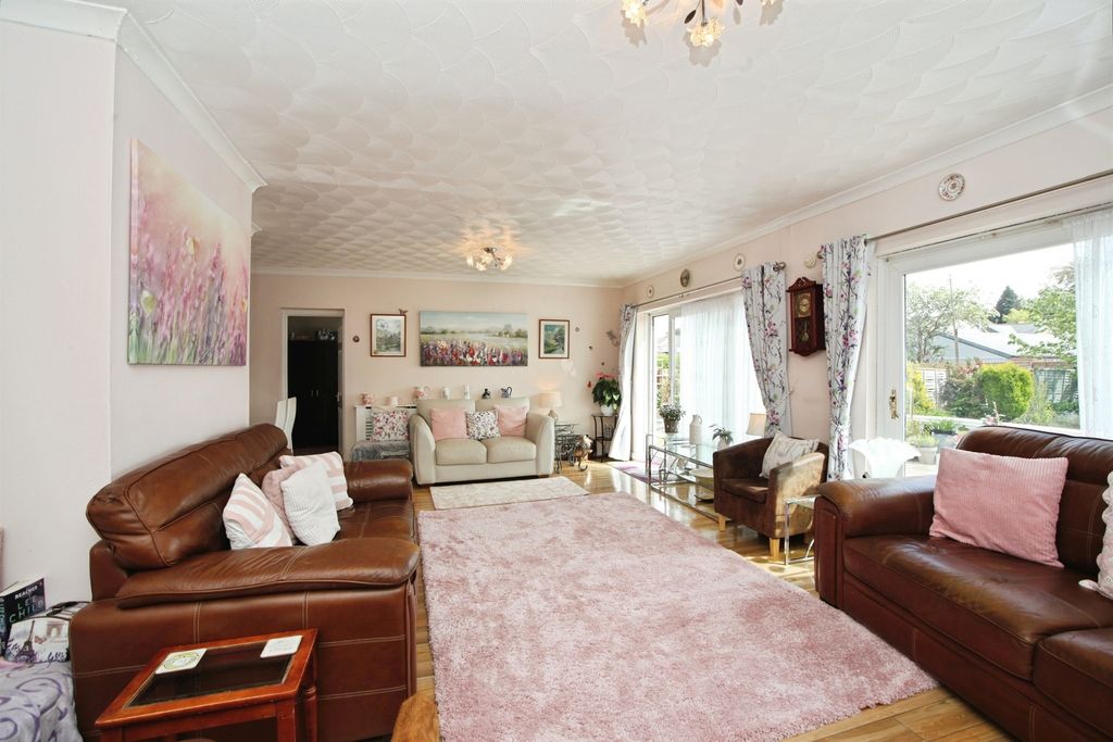 Property photo 2 of 27
