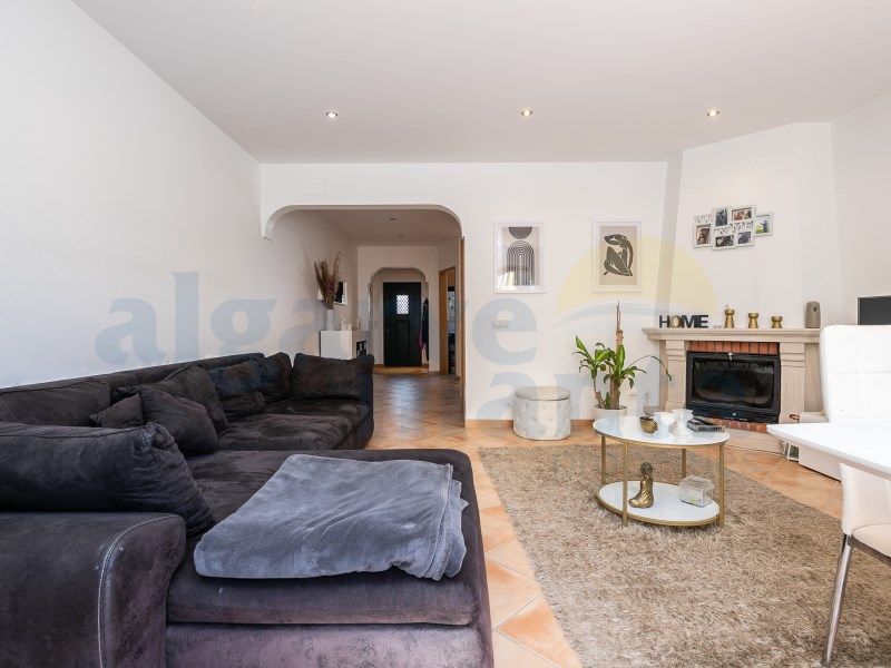 Property photo 2 of 32