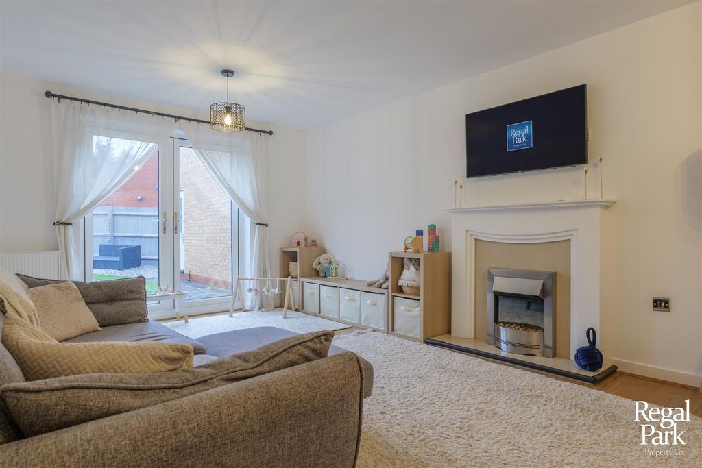 Property photo 2 of 31 Lounge