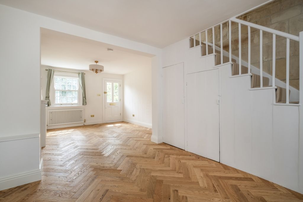 Property photo 3 of 18 Old-Palace-Lane-0...