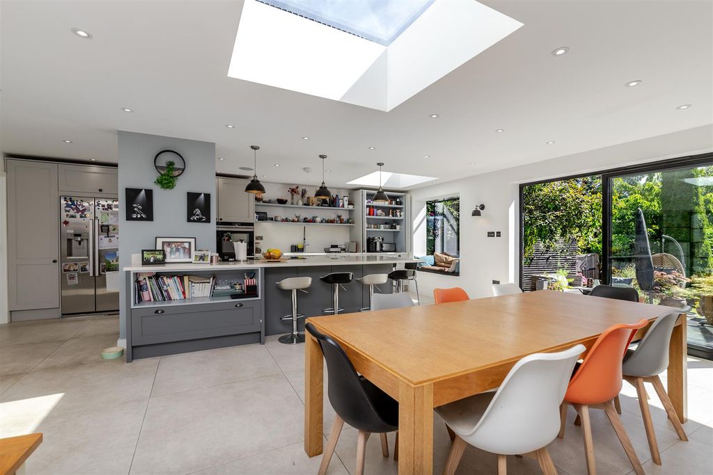 Property photo 3 of 42 8Gurneycourtroad-20.Jpg