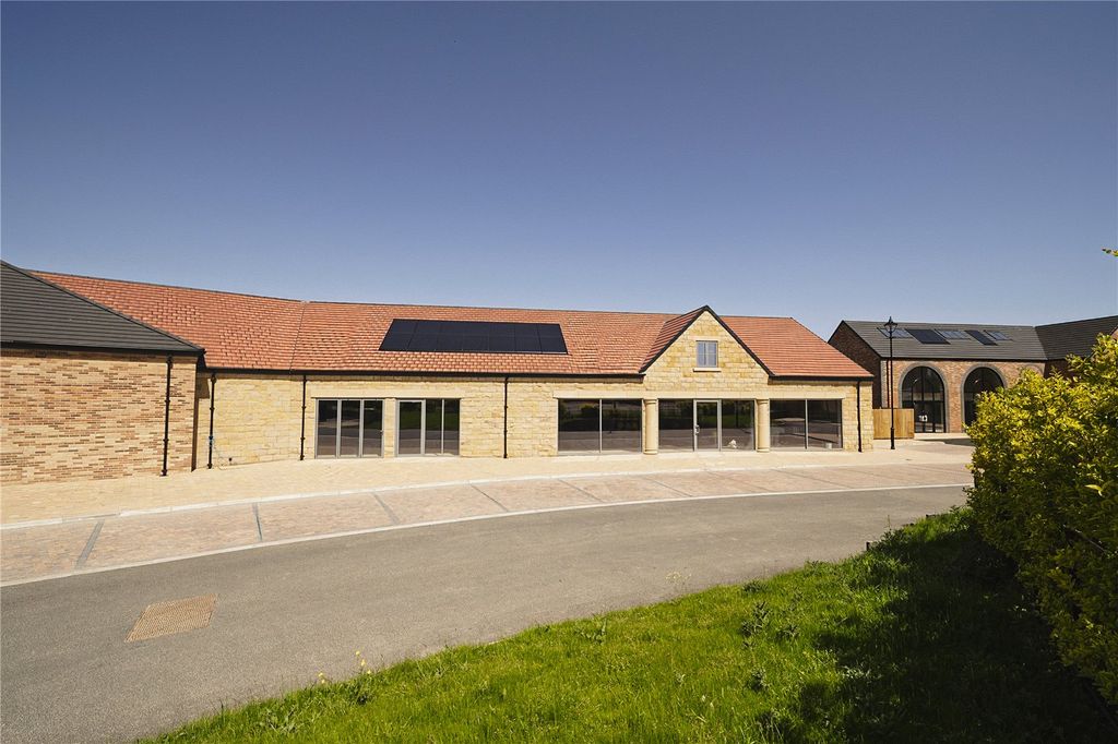 Property photo 2 of 5 External