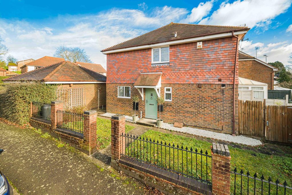 Property photo 1 of 12 Front (Exterior)