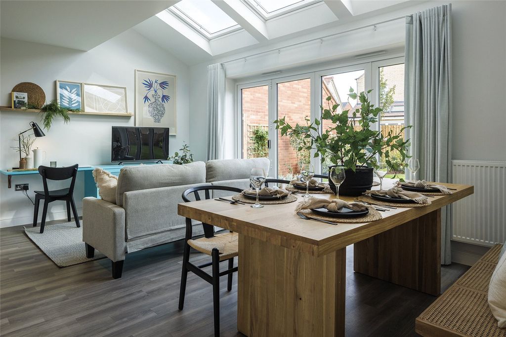 Property photo 3 of 12 Waddesdon