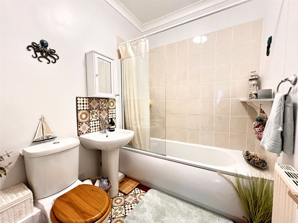 Additional image 8 of 2 bed flat for saleCastle Road, Fortuneswell, Portland, Dorset DT5