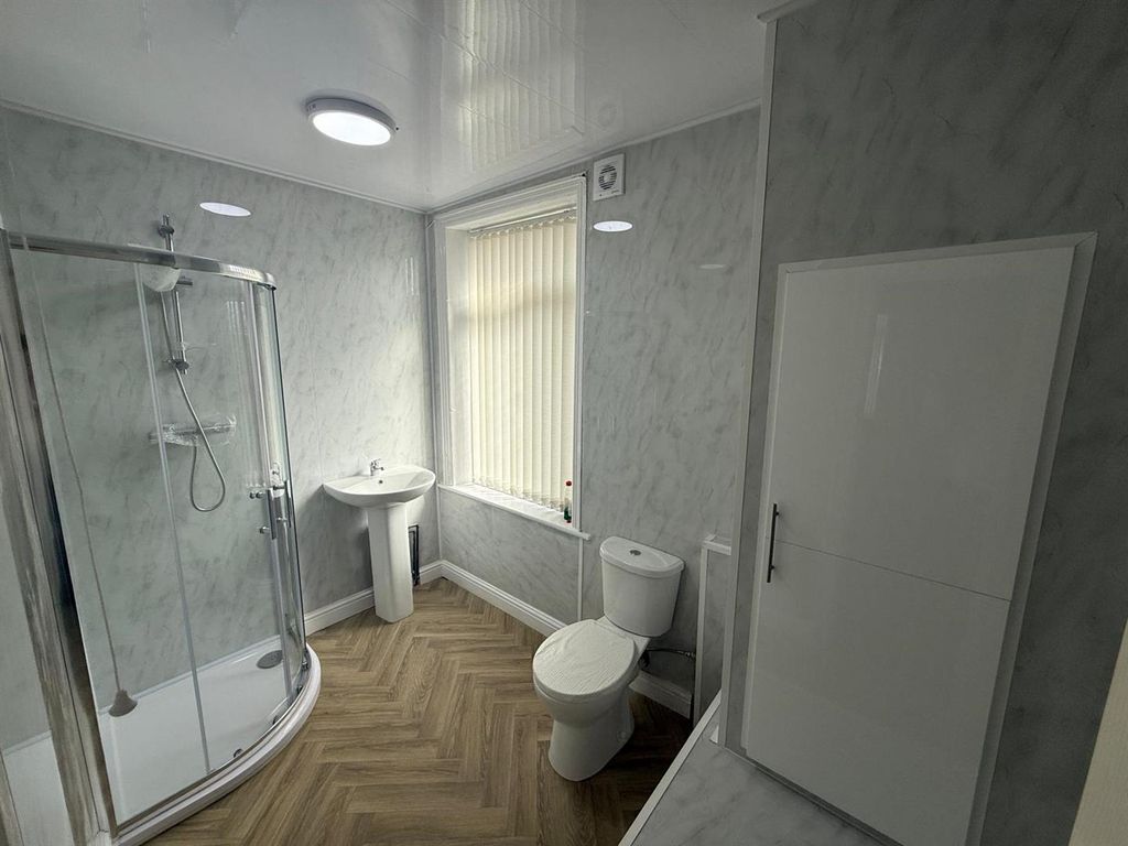Property photo 2 of 7 Bathroom