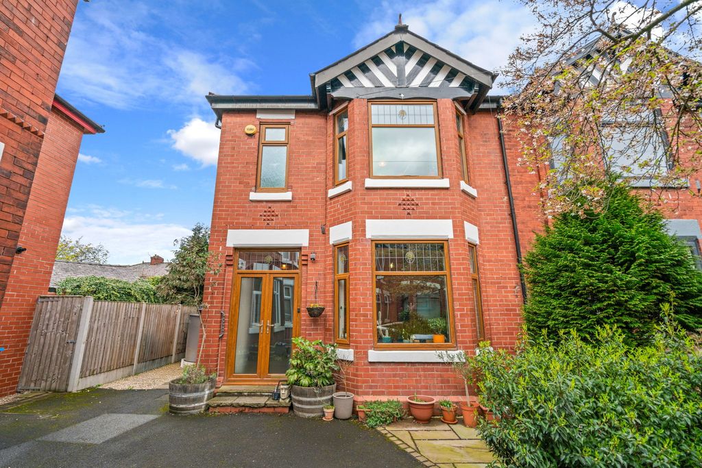 Property photo 1 of 24