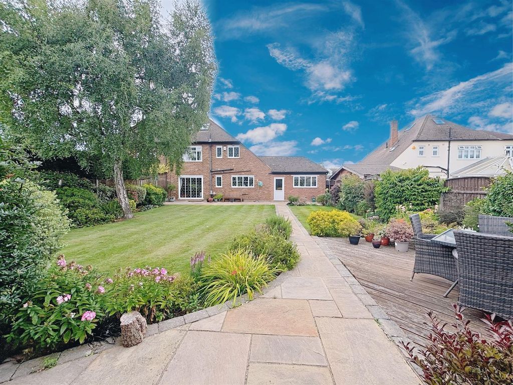 Property photo 2 of 34