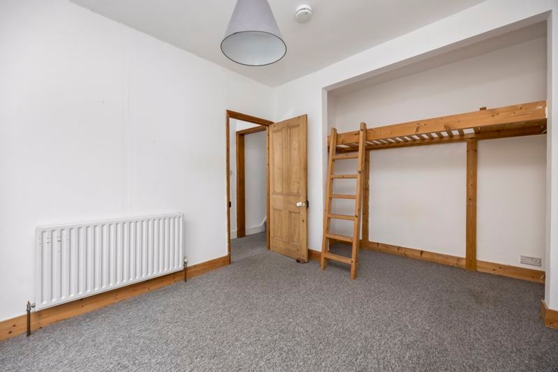 Property photo 3 of 19 Photo 6