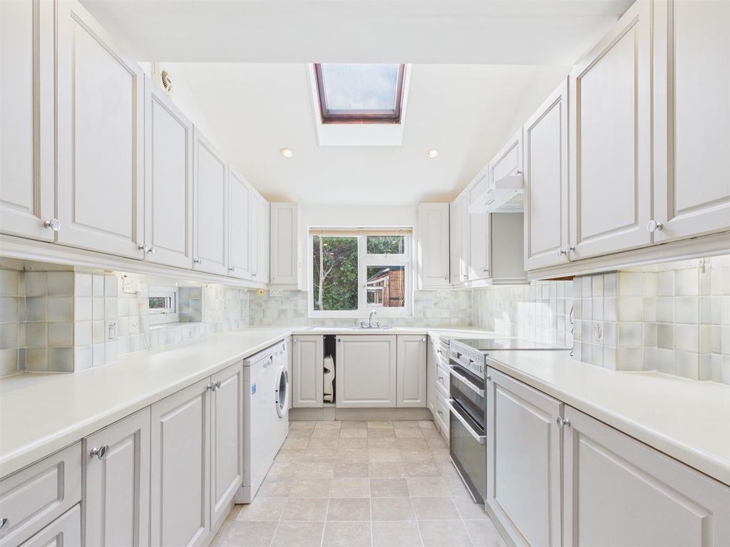 Property photo 3 of 21 4-Bed-House-Leckhampton-5.Jpg