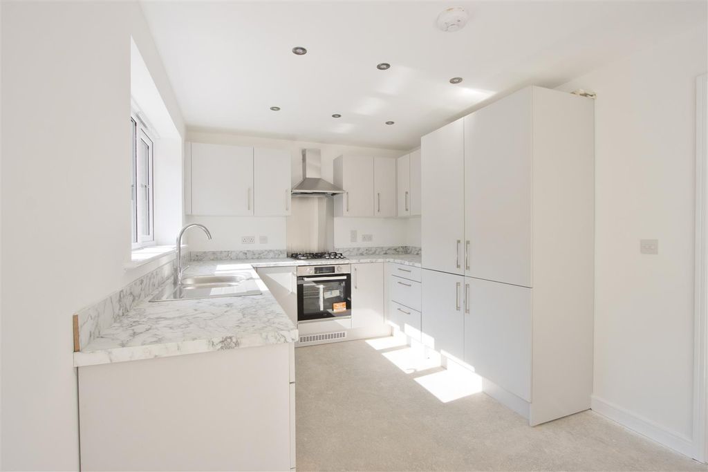 Property photo 2 of 23 Kitchen .Jpg