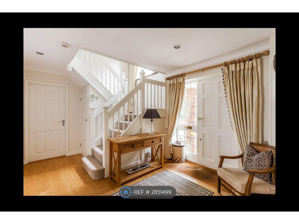 Property photo 2 of 16 Hallway