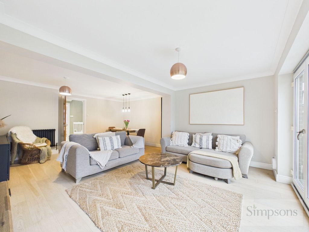 Property photo 2 of 27