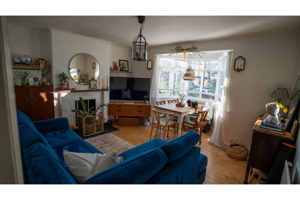Property photo 1 of 30 Living / Dining Room