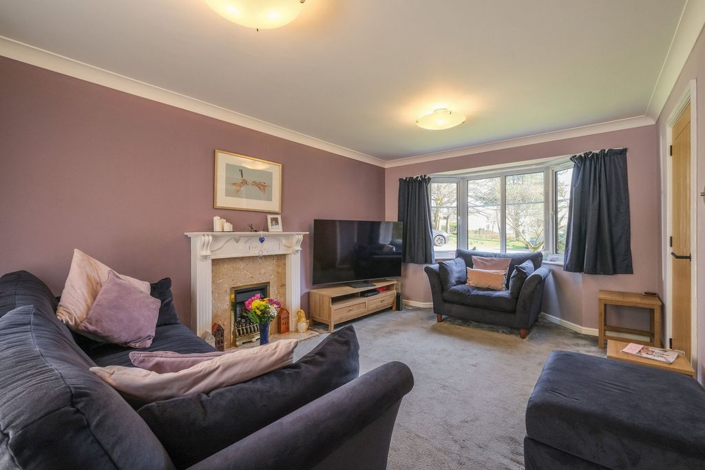 Property photo 2 of 27