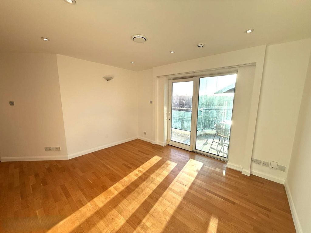 Property photo 2 of 8 Image