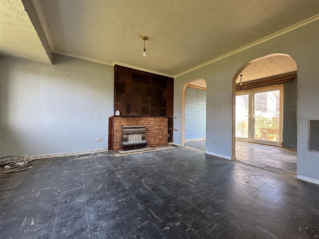 Property photo 2 of 27