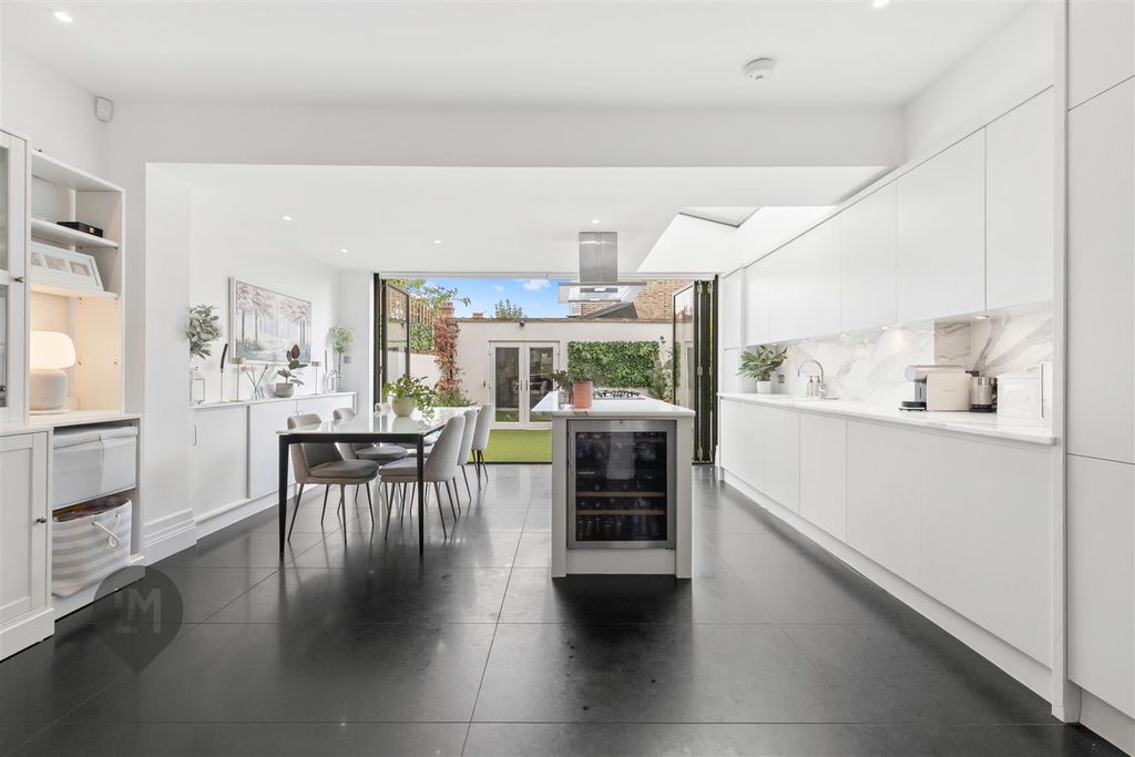 Property photo 2 of 10 Living/Dining/Kitchen