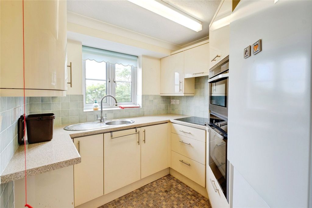 Property photo 3 of 11 Kitchen