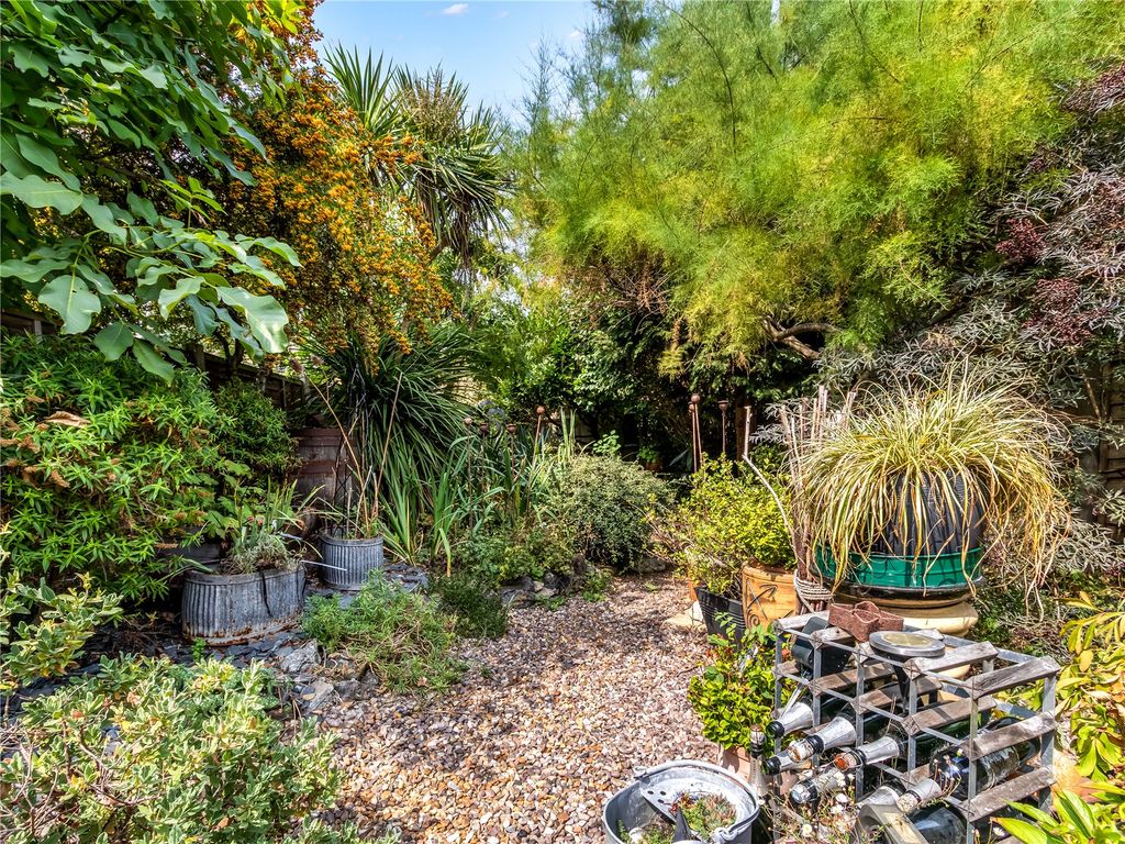 Property photo 1 of 16 Picture No. 12