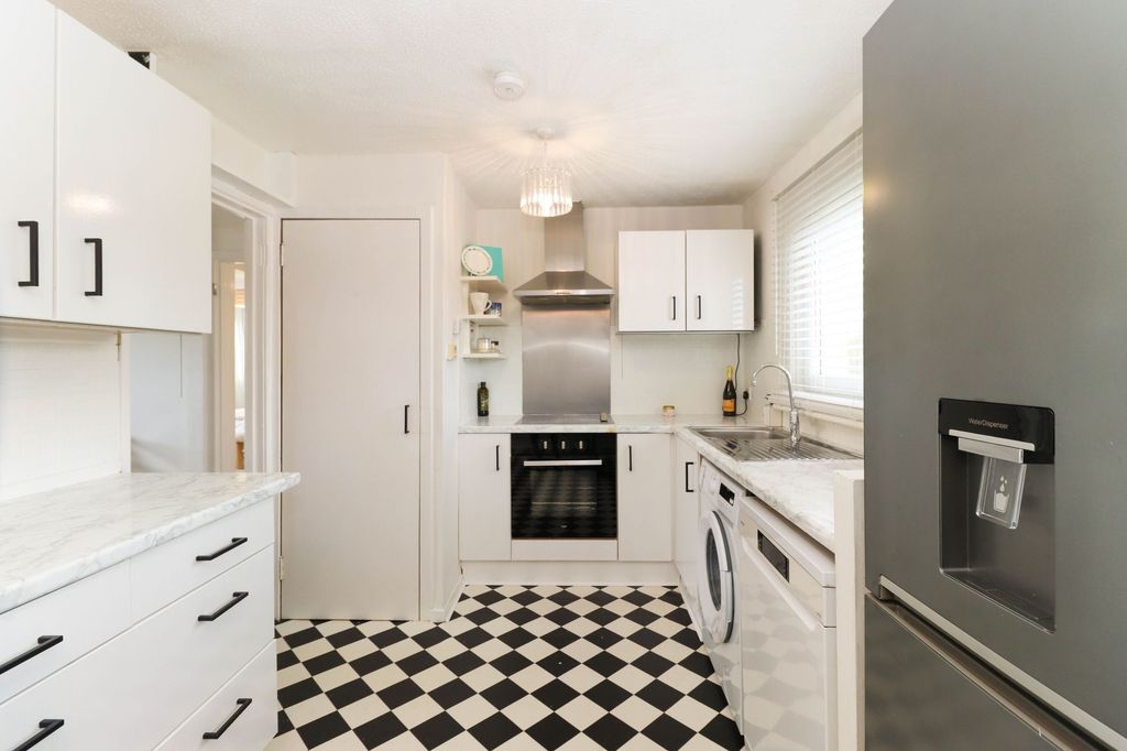 Additional image 7 of 2 bed flat for saleVictoria Street, Craigshill, Livingston EH54