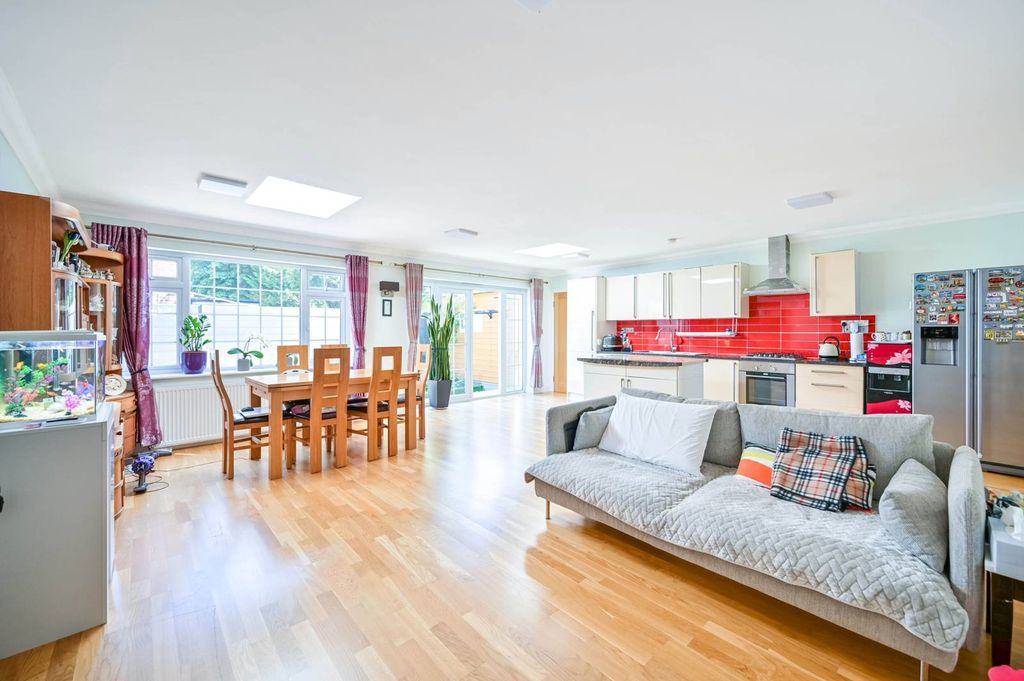 Property photo 2 of 8