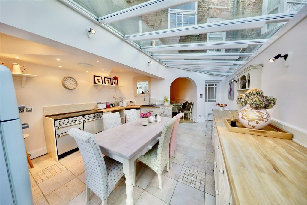 Property photo 2 of 29 Kitchen