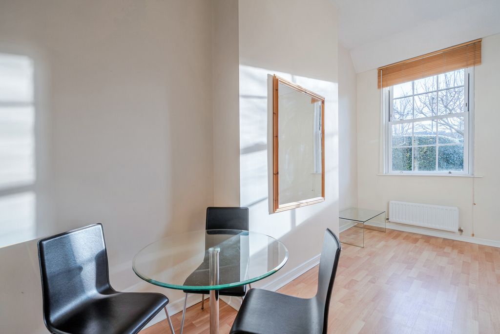 Property photo 2 of 10 1395915-12-695ce3...