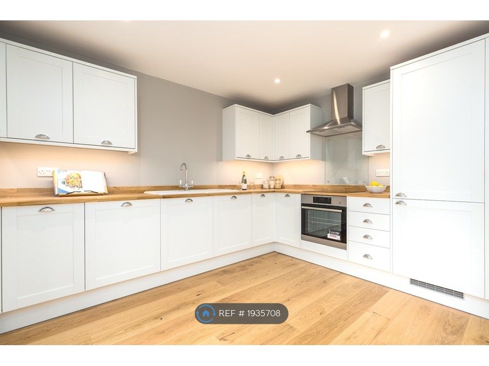 Property photo 2 of 18 Kitchen